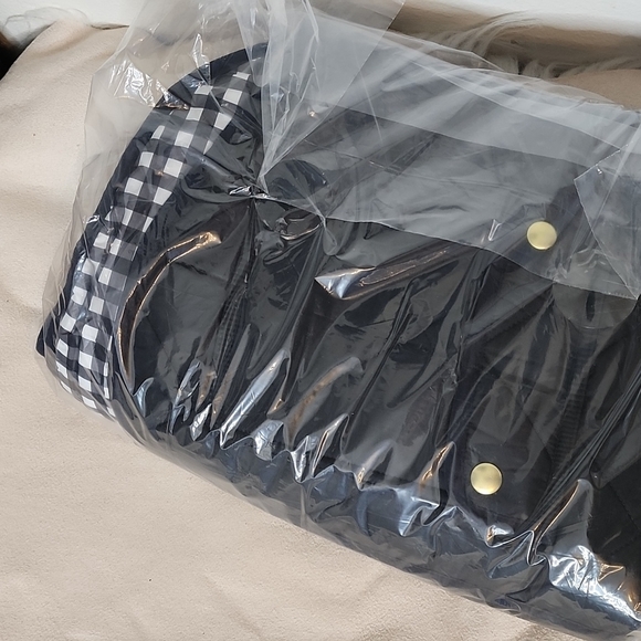 J. Crew Factory Puffer Vest Snap Pockets Black BJ901 Black Gold Zipper NEW Comfy - Picture 11 of 15